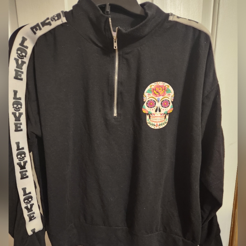 NO BOUNDARIES LoveSugar Skull Black Lightweight Sweatshirt